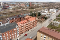 Södergatan 21 med Medborgarhuset i bakgrunden
